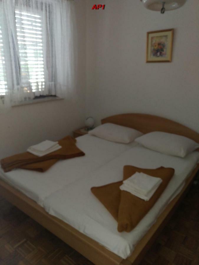 Apartments Sudic Njivice Extérieur photo