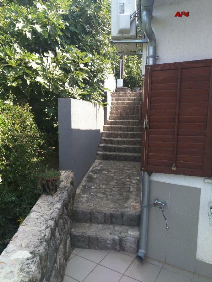 Apartments Sudic Njivice Extérieur photo
